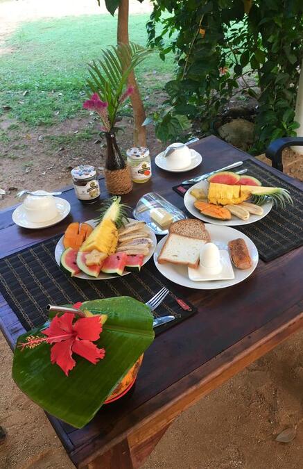 12279