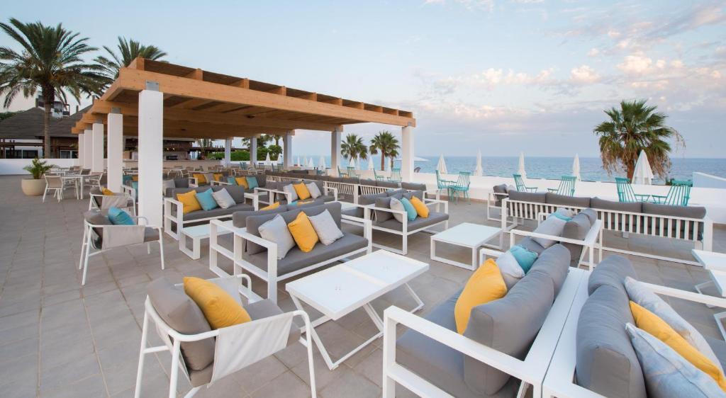 30373
