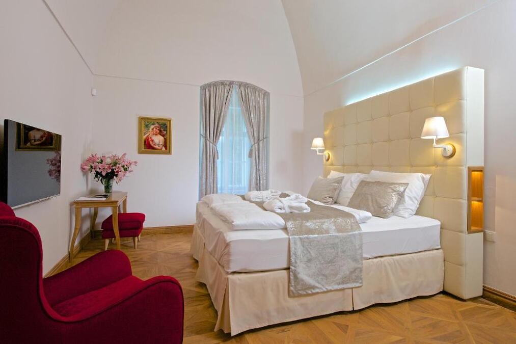 30814