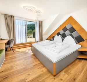 31190