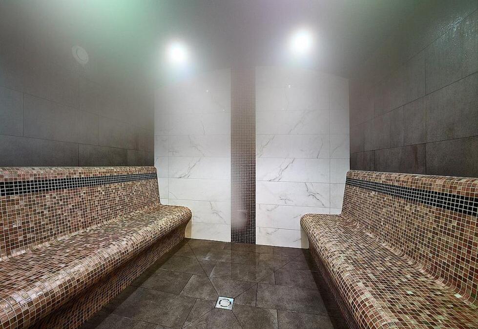 31205