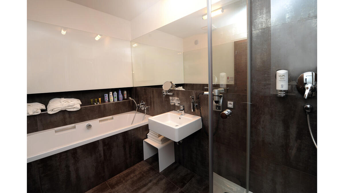 31351