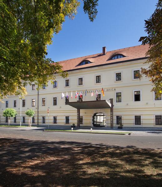 Tereziánský dvůr