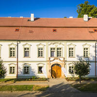 31735