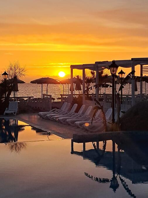 32374
