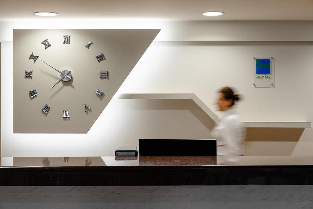 32505