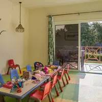 32952