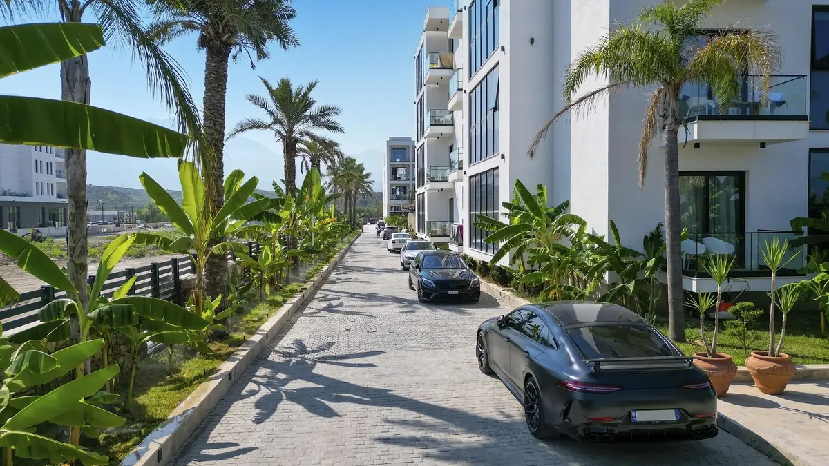 33048