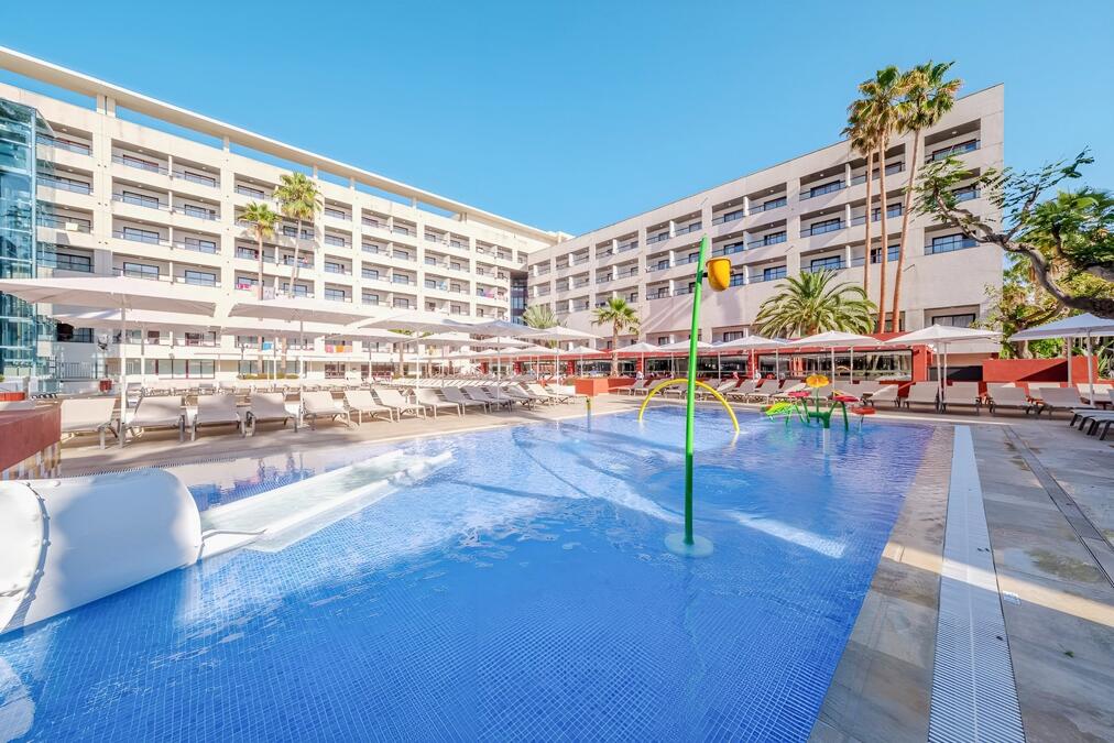 33822