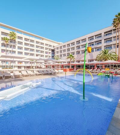 024-p-pool12679839x7.jpg